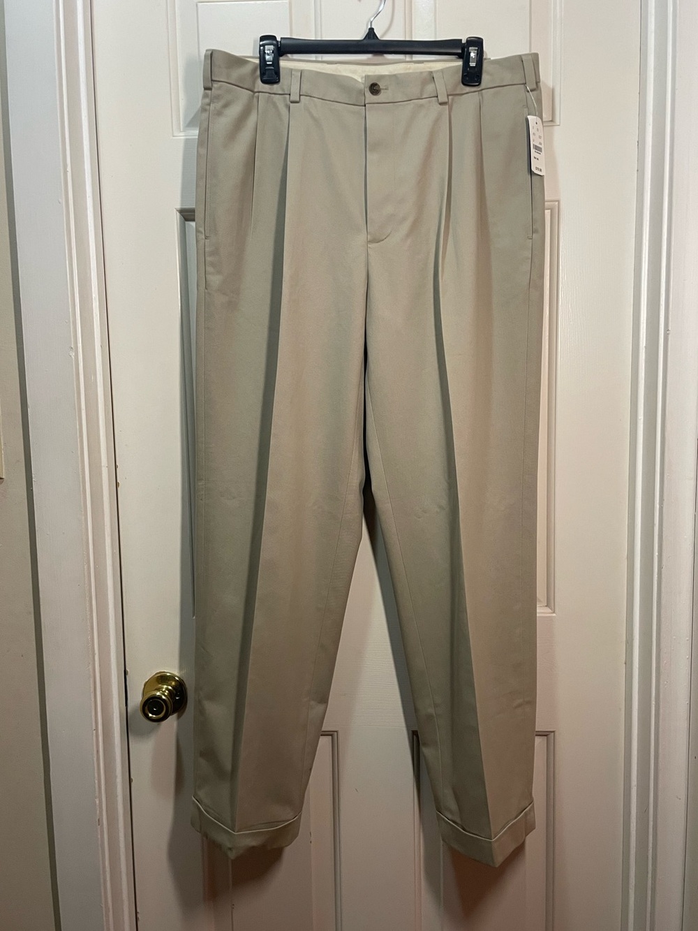 NWT Brooks Brothers 346 Advantage Pleated Elliot Chinos in Light Cream size 35